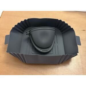 New 3pc Silicone Air Fryer Square Liner with Silicone Mitts size 6 1/4”x6 1/4”